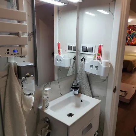 Benedict Center Apartman *