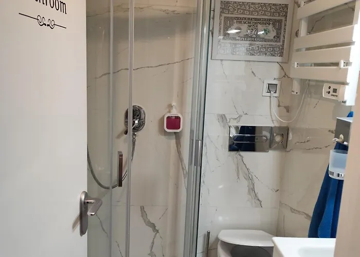 Benedict Center 公寓 *