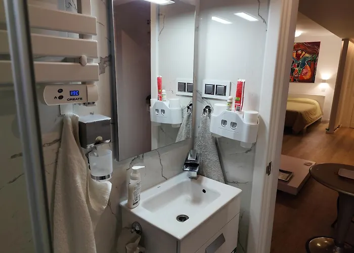 Benedict Center 公寓 *