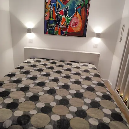 Benedict Center Apartman *