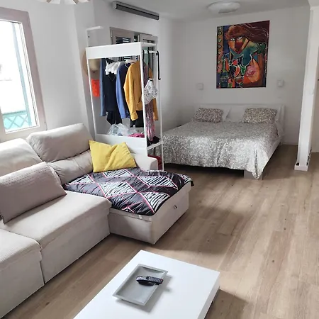 Benedict Center Apartment *